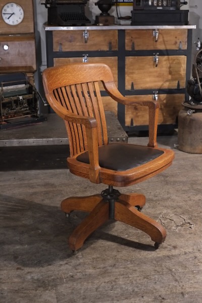 fauteuil US Fauteuil americain US ancien epoque 1930 en chene massif
